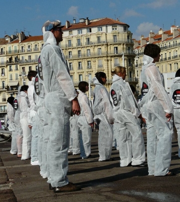 Happening contre l’expérimentation animale à Marseille – 15 octobre 2011