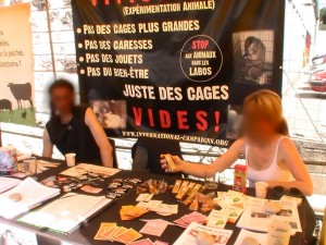 Stands contre l'expérimentation animale et pour les droits des animaux par International Campaigns Nord