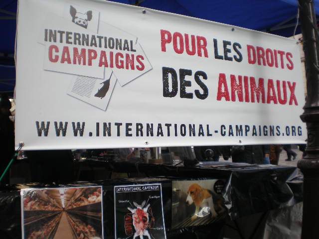 Paris – Samedi 22 février 2014 – Stand de sensibilisation aux droits des animaux et contre la vivisection