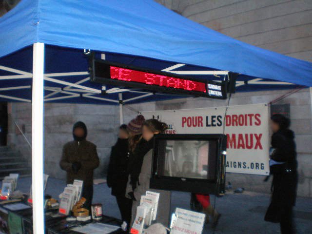 Paris – 26 janvier 2013 – Stand contre l’expérimentation animale