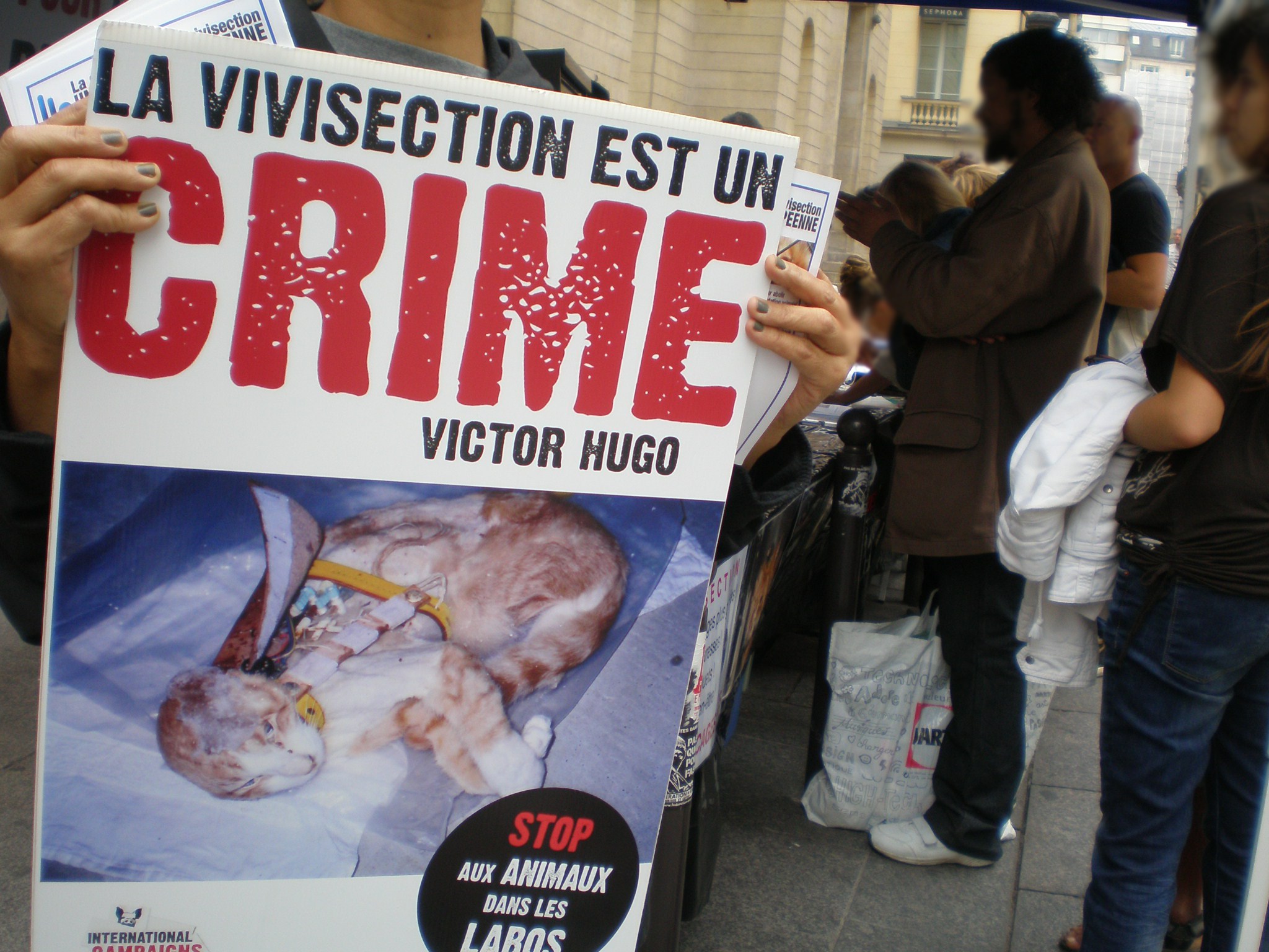 Paris – 24 août 2013 – Stand Stop aux Animaux dans les Labos et pour les droits des animaux