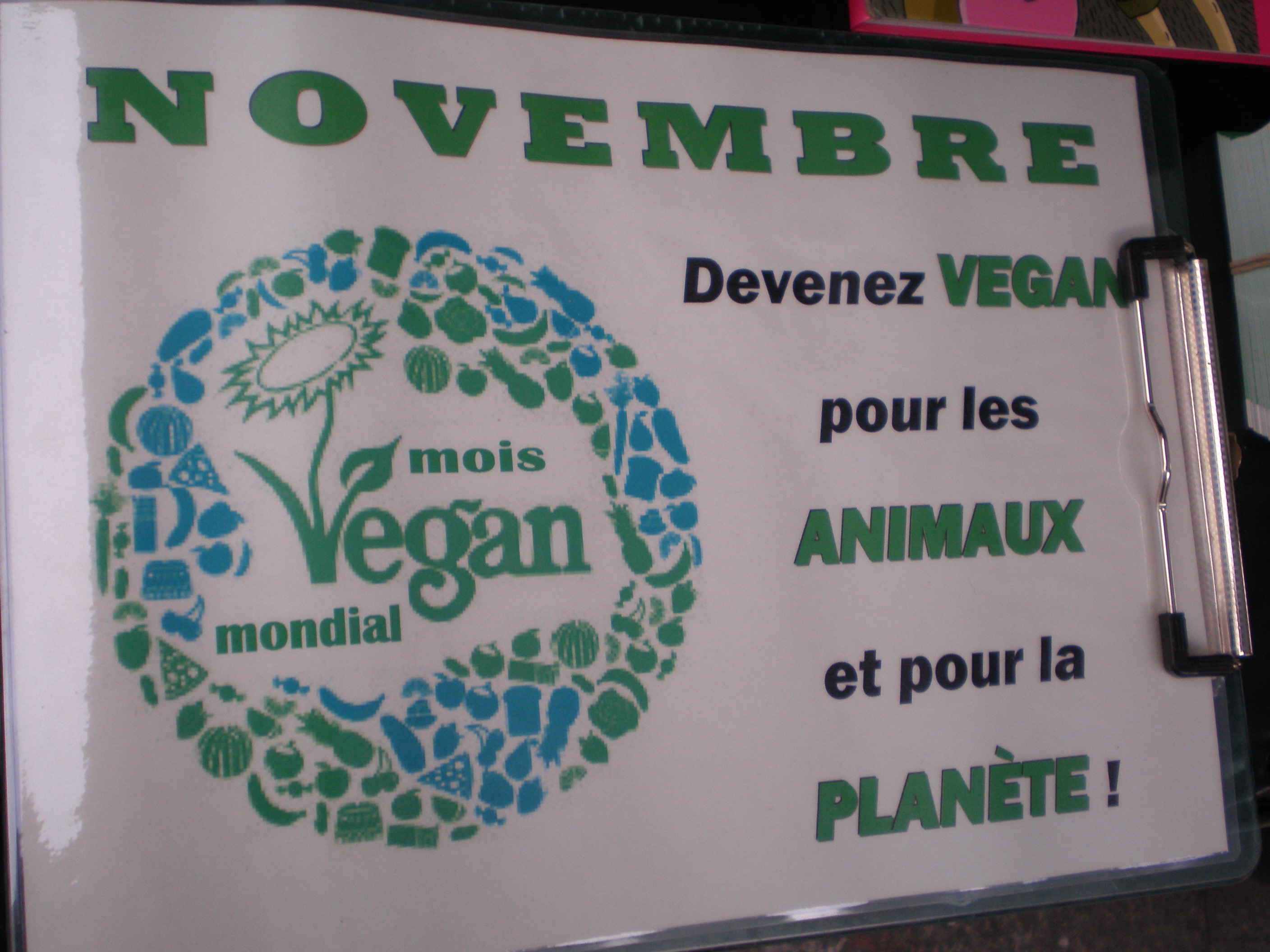 Paris – 16 novembre 2013 – Stand pour les droits des animaux et contre l’expérimentation animale