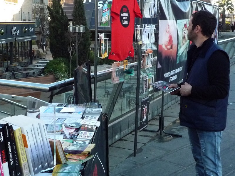 Montpellier – 17 janvier 2014 – Stand contre la vivisection et pour les droits des animaux