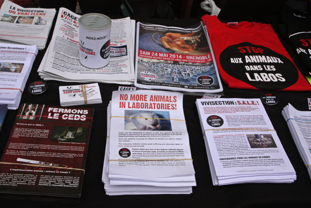 Grenoble – 03 mai 2014 – Stand contre la recherche animale et pour les droits des animaux