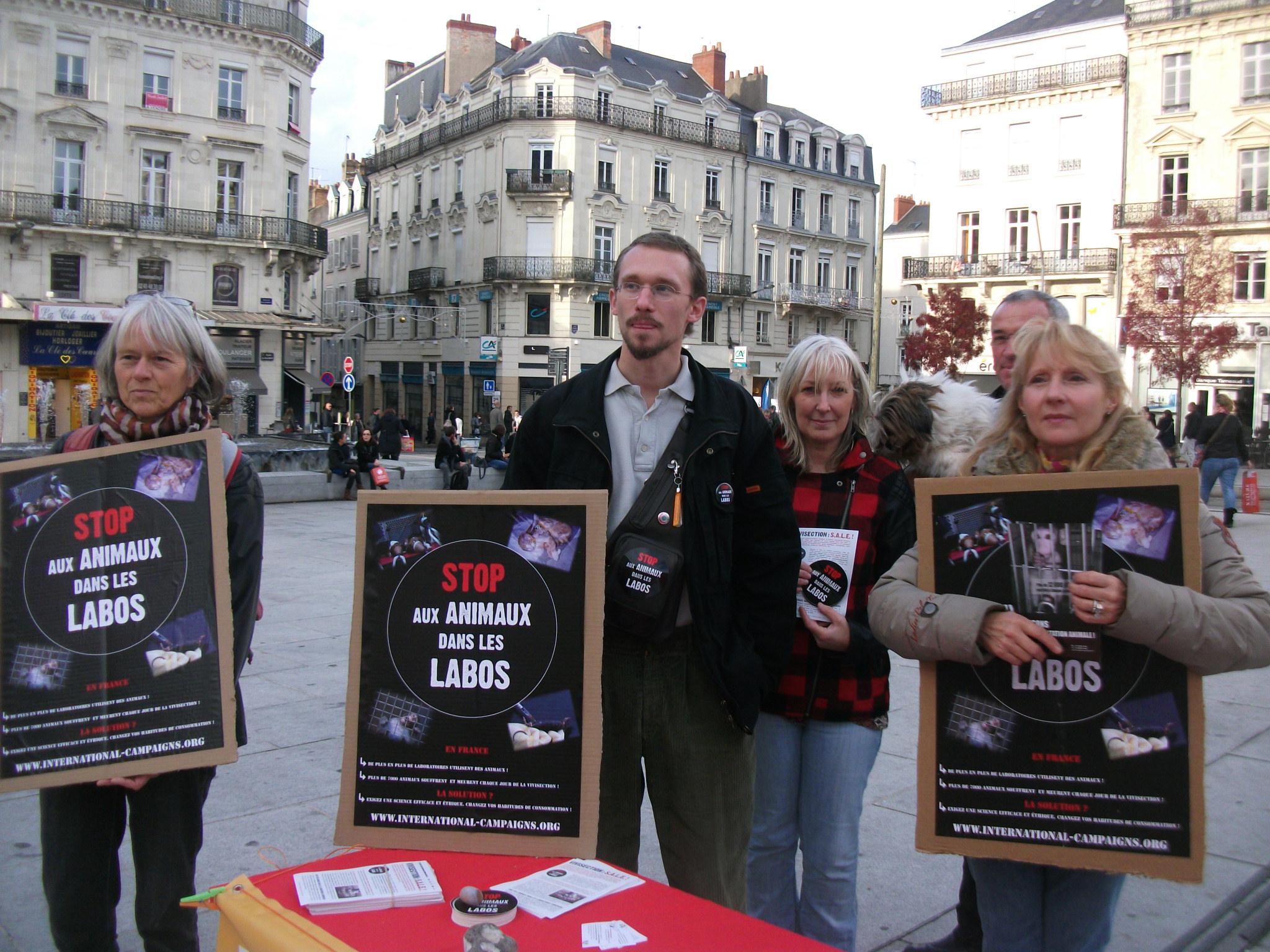 ANGERS – Samedi 15 novembre 2014 – STOP aux animaux dans les labos