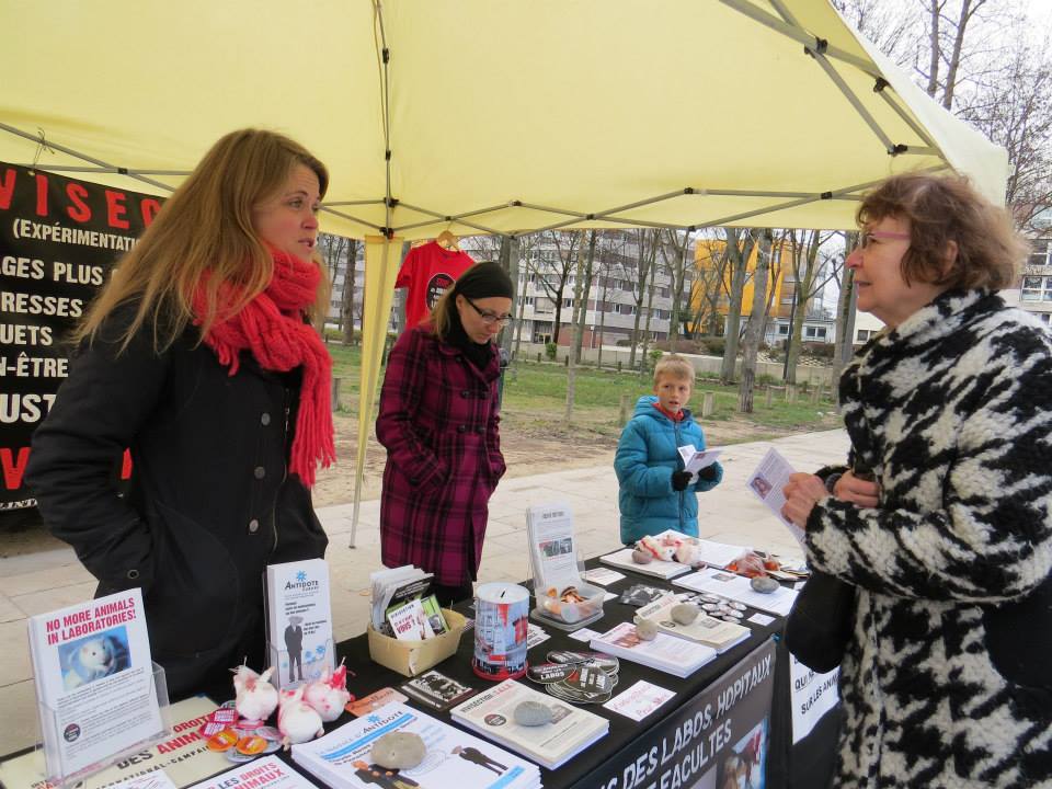 SAINT–QUENTIN – 28 février 2015 – Stand pour les droits des animaux