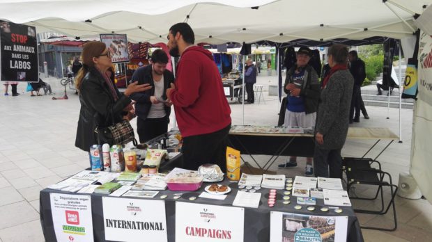 Stand Stop aux animaux dans les labos Amiens samedi 13 mai 2017